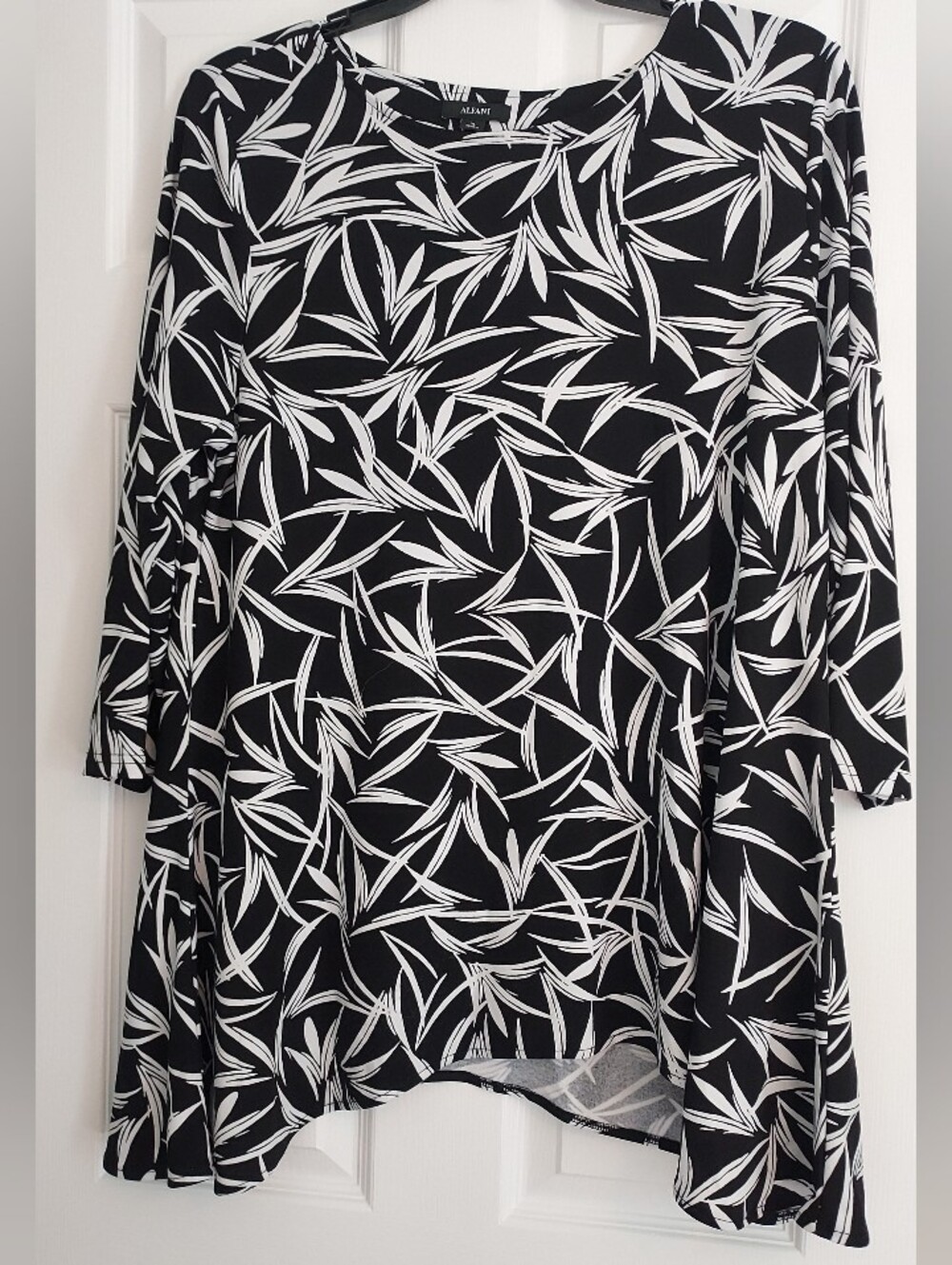 Alfani Black and White Leaf-Print Tunic Top